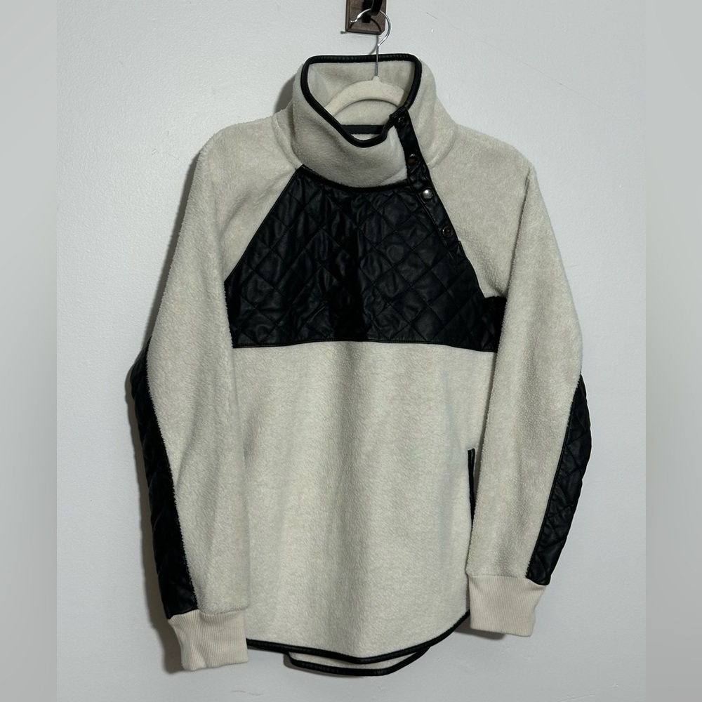 Abercrombie & Fitch Women’s M Quilted Cream/Black Asymmetrical Fleece | SKU 0240